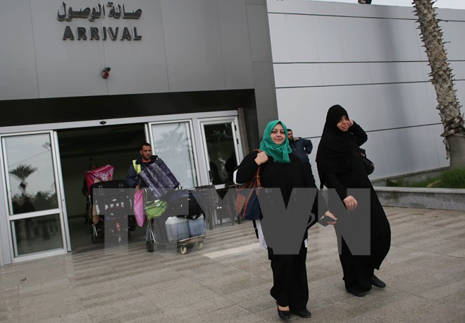 Người dân Palestine trở về Gaza qua cửa khẩu Rafah.